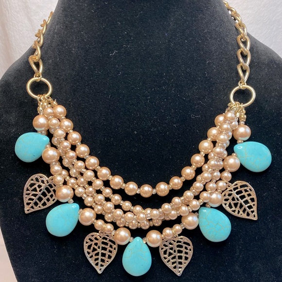 Pearl, Blue Howlite and Gold Tone multi strand Necklace. - Picture 1 of 8